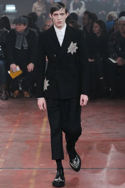 Look 32
